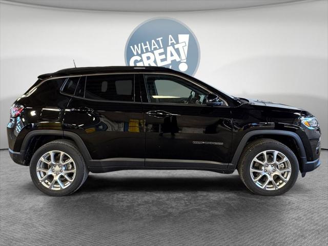 2024 Jeep Compass Latitude Lux FWD
