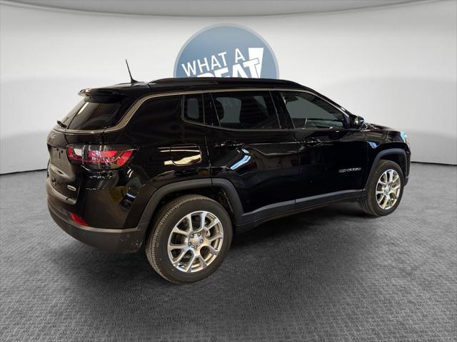 2024 Jeep Compass Latitude Lux FWD