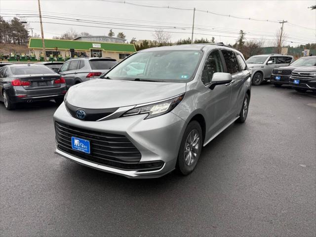 2023 Toyota Sienna LE