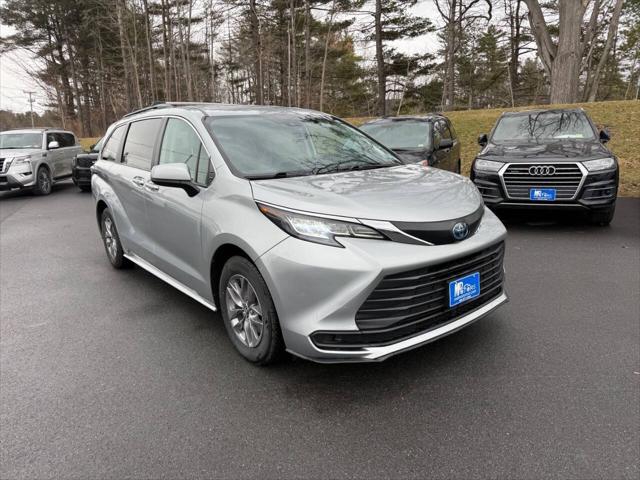 2023 Toyota Sienna LE