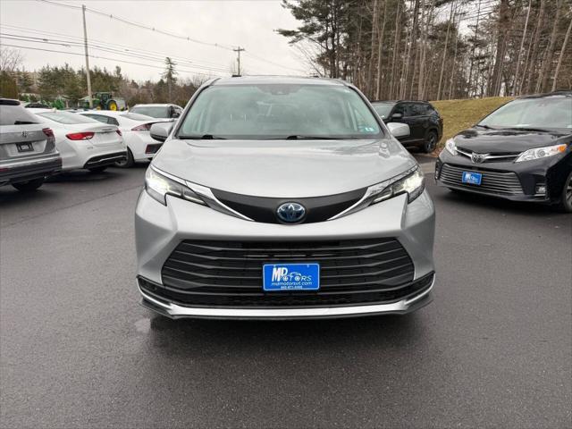 2023 Toyota Sienna LE