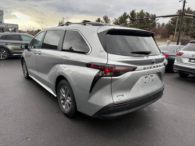 2023 Toyota Sienna LE
