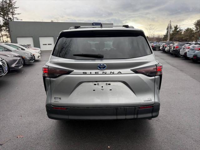 2023 Toyota Sienna LE