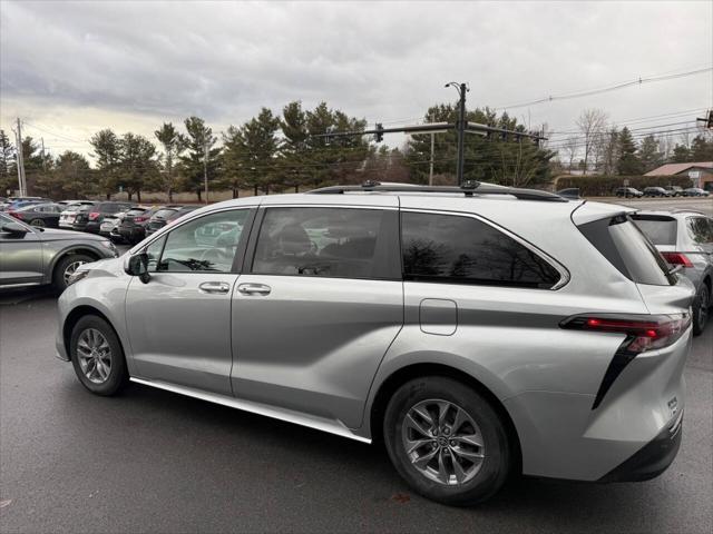 2023 Toyota Sienna LE