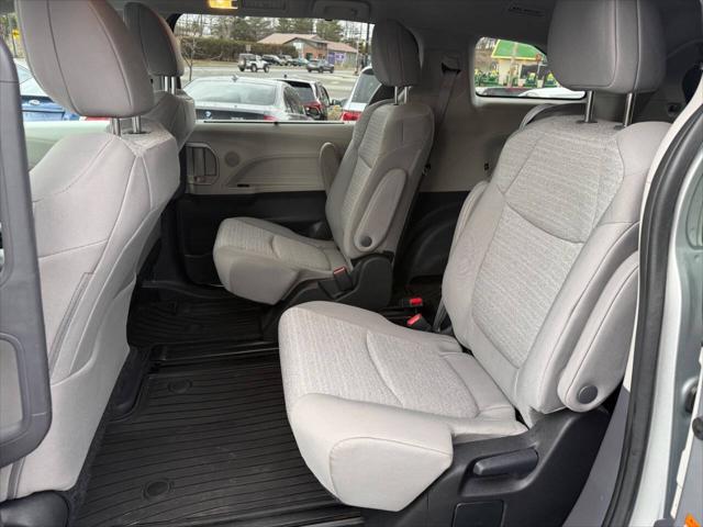 2023 Toyota Sienna LE