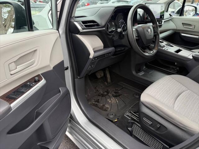 2023 Toyota Sienna LE