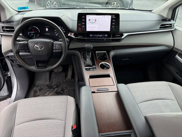 2023 Toyota Sienna LE