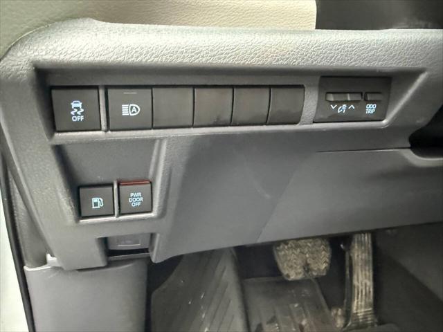 2023 Toyota Sienna LE