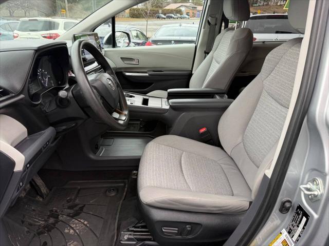 2023 Toyota Sienna LE