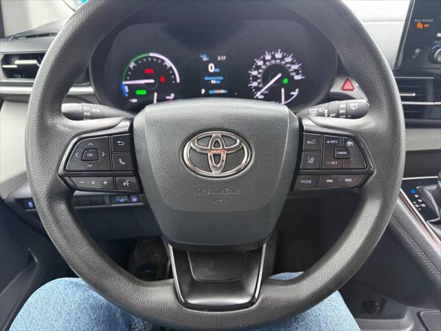 2023 Toyota Sienna LE
