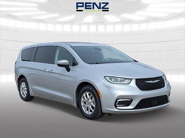 2023 Chrysler Pacifica Touring L for sale in ROCHESTER, MN