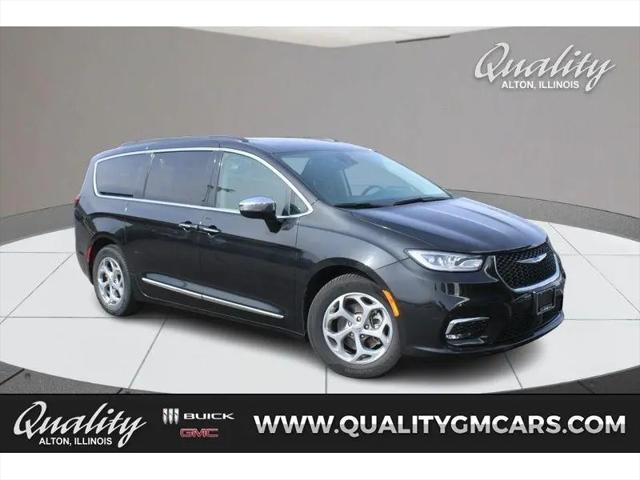 2023 Chrysler Pacifica Limited for sale in Alton, IL