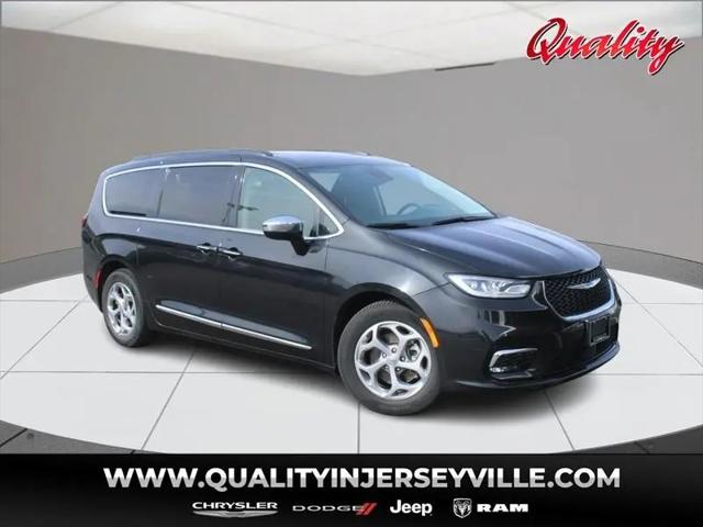2023 Chrysler Pacifica Limited for sale in Alton, IL