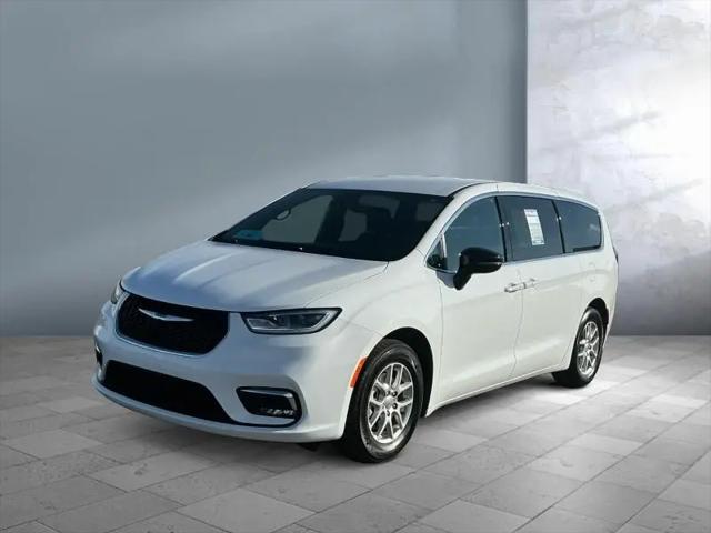 2025 Chrysler Pacifica Select for sale in Sioux Falls, SD