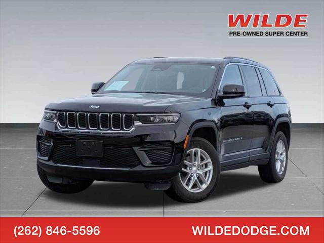 2023 Jeep Grand Cherokee Laredo 4x4 for sale in Waukesha, WI