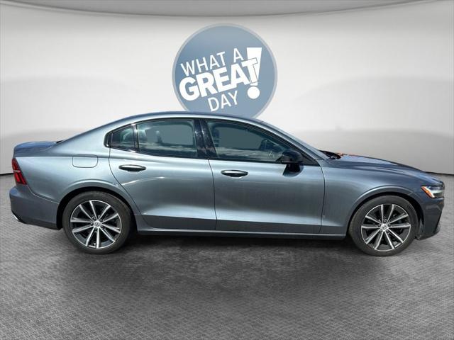 2021 Volvo S60 T5 Momentum 2021 Volvo S60 T5 Momentum