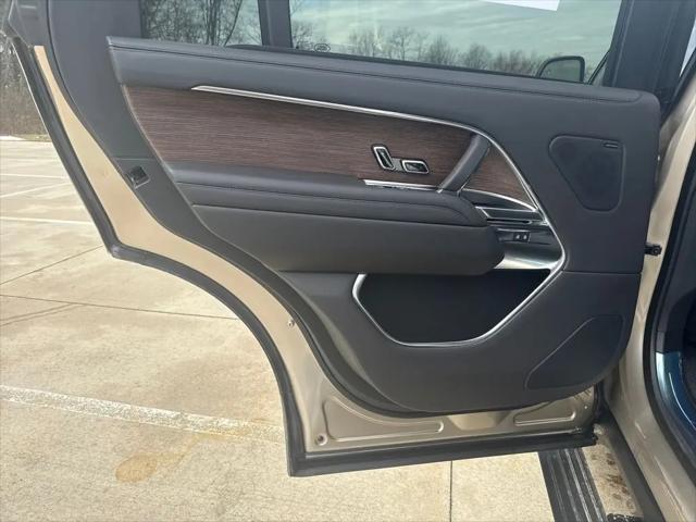 2026 Land Rover Range Rover P400 SE 7 Seat