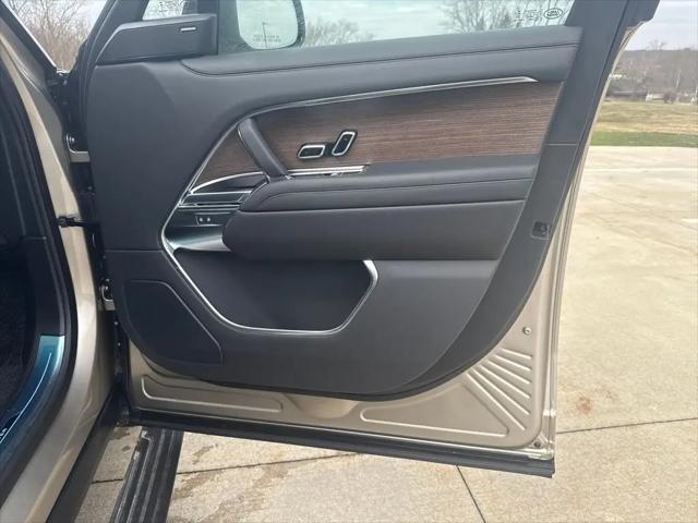 2026 Land Rover Range Rover P400 SE 7 Seat