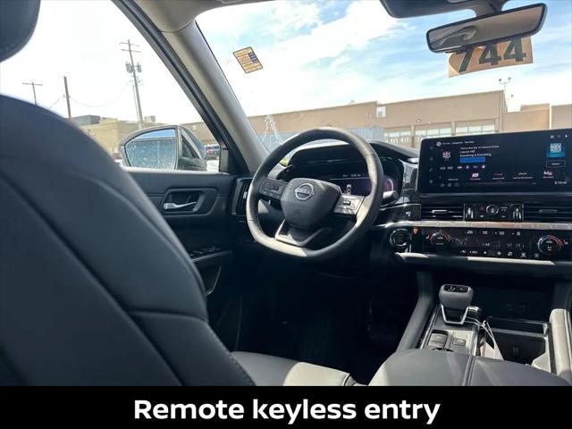 2026 Nissan Pathfinder SL