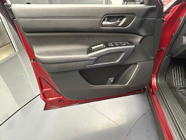 2024 Nissan Pathfinder SL FWD