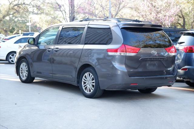 2012 Toyota Sienna XLE V6 8 Passenger