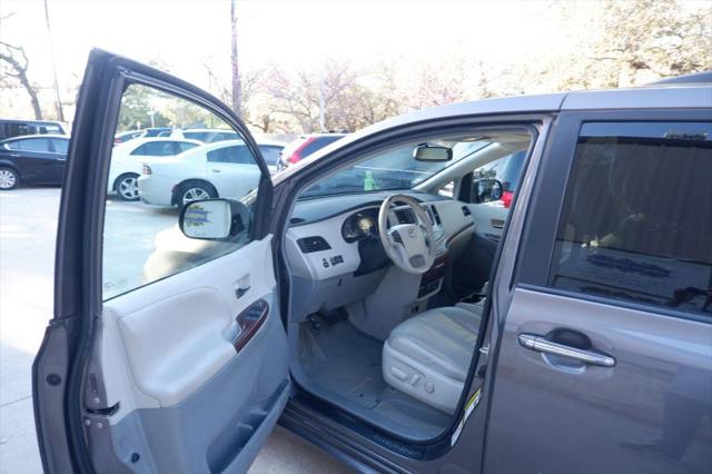 2012 Toyota Sienna XLE V6 8 Passenger