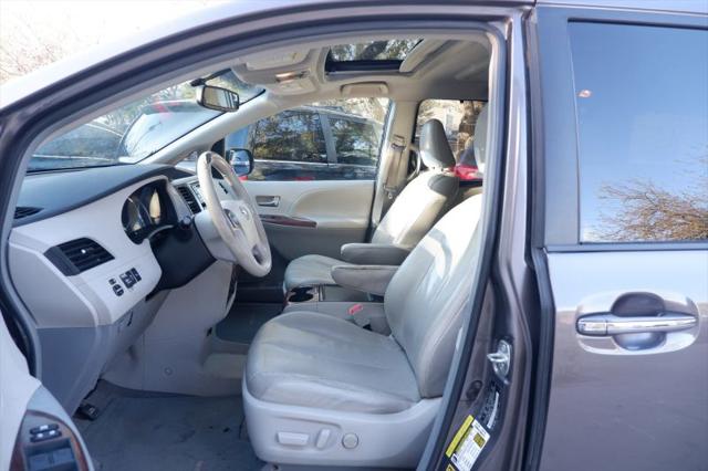 2012 Toyota Sienna XLE V6 8 Passenger