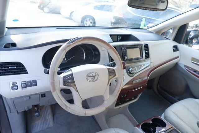2012 Toyota Sienna XLE V6 8 Passenger