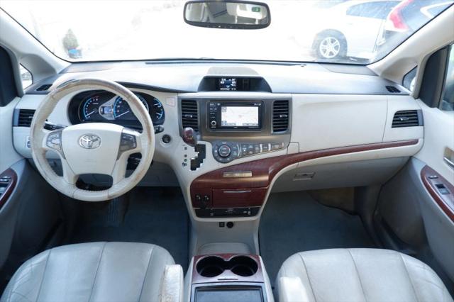 2012 Toyota Sienna XLE V6 8 Passenger
