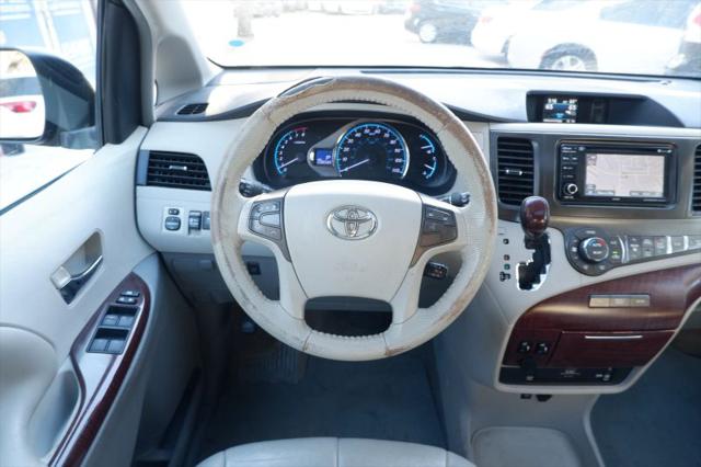 2012 Toyota Sienna XLE V6 8 Passenger