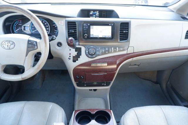 2012 Toyota Sienna XLE V6 8 Passenger