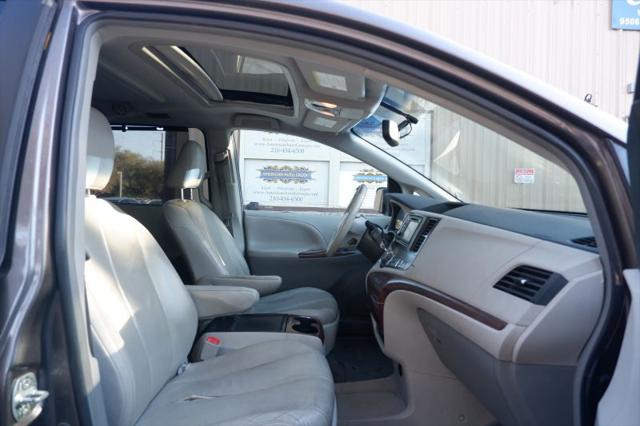 2012 Toyota Sienna XLE V6 8 Passenger
