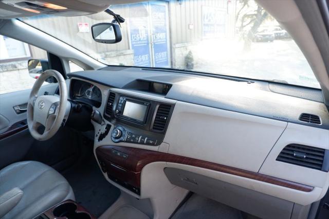 2012 Toyota Sienna XLE V6 8 Passenger