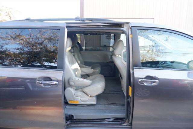 2012 Toyota Sienna XLE V6 8 Passenger