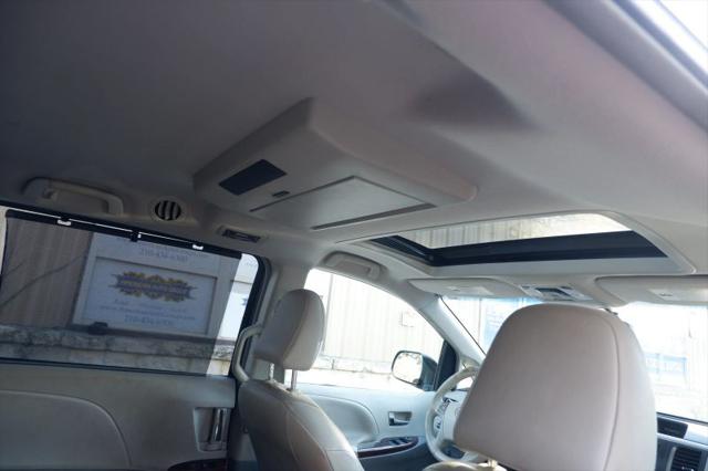 2012 Toyota Sienna XLE V6 8 Passenger