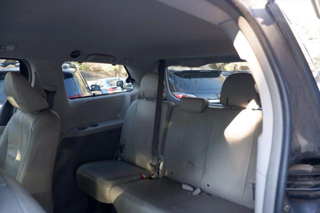 2012 Toyota Sienna XLE V6 8 Passenger