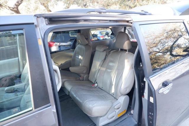 2012 Toyota Sienna XLE V6 8 Passenger