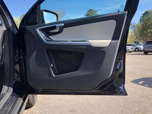 2017 Volvo XC60 T5 Dynamic