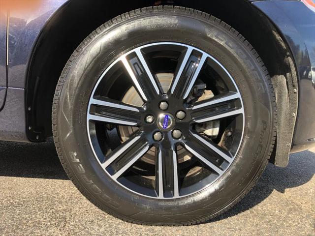 2017 Volvo XC60 T5 Dynamic