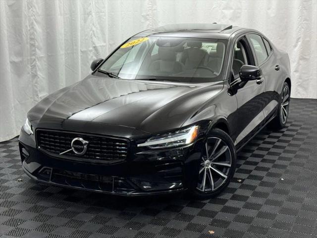 2022 Volvo S60 B5 Momentum