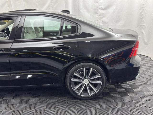 2022 Volvo S60 B5 Momentum