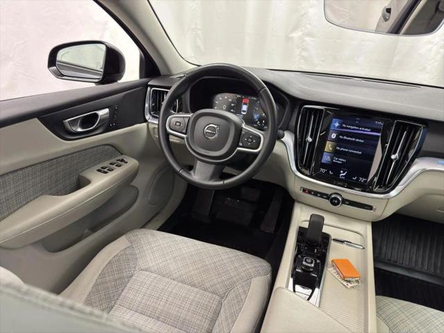 2022 Volvo S60 B5 Momentum