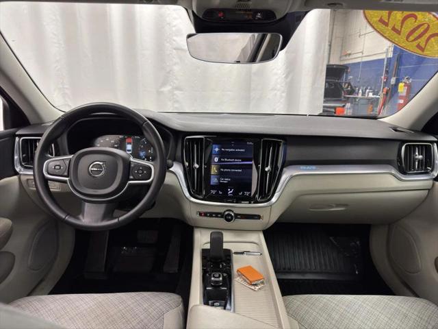 2022 Volvo S60 B5 Momentum