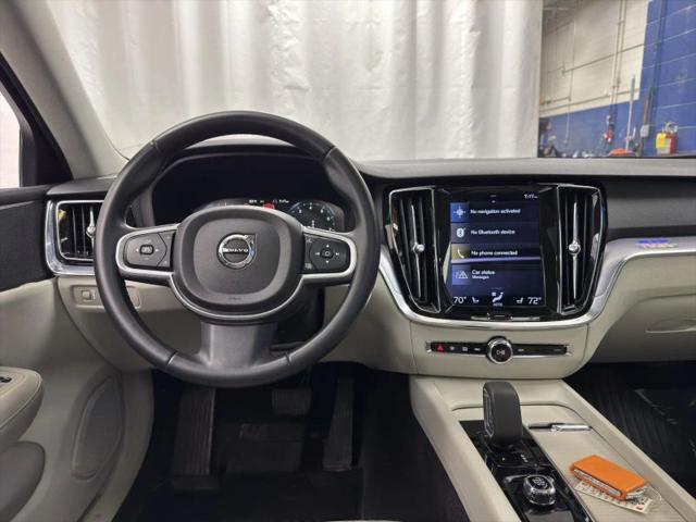 2022 Volvo S60 B5 Momentum