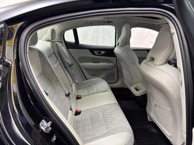 2022 Volvo S60 B5 Momentum