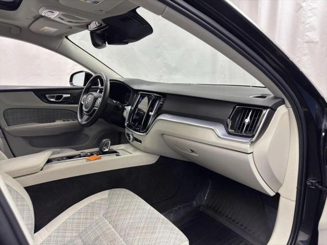 2022 Volvo S60 B5 Momentum