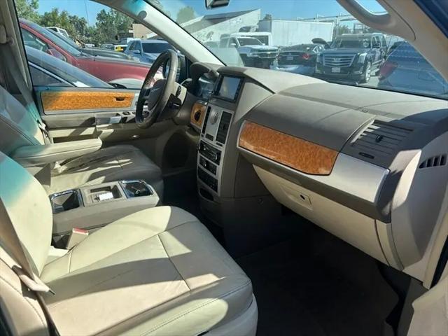 2008 Chrysler Town & Country Limited