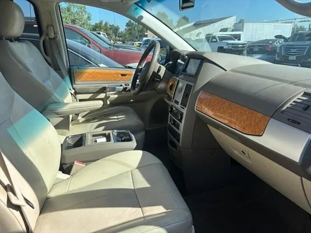 2008 Chrysler Town & Country Limited