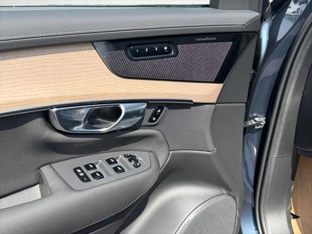 2026 Volvo XC90 Plug-In Hybrid Plus, T8 AWD, Electric/Gasoline, Bright, 7 Seats