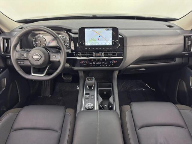 2025 Nissan Pathfinder SL 4WD